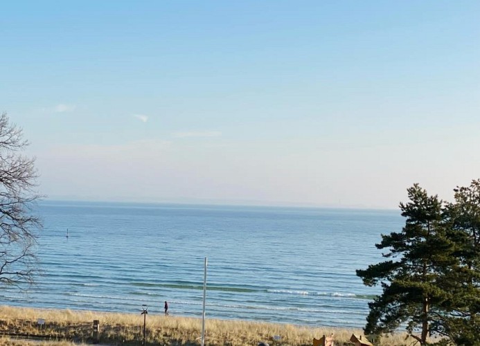 Strand/Promenade gegenüber des Hauses