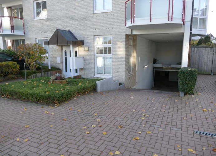 Tiefgarageneinfahrt