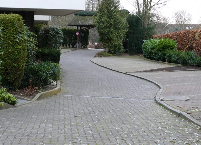Parkplatzzufahrt