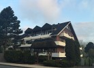 Hausansicht / Einfahrt zum Parkplatz