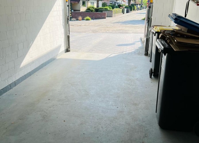 Garage/Stellplatz/Zugang zur Wohnung